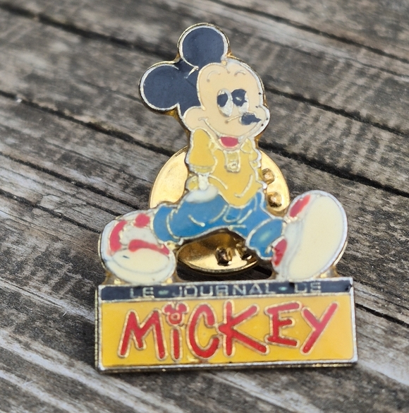 Mickey Mouse Enamel Pin - Picture 11 of 16